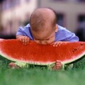 baby_eat_melon1